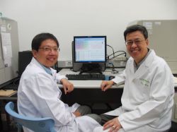 Dr. Chien-Jen Chen (right) and Dr. Hwai-I Yang (left)