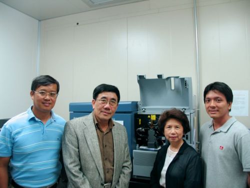 From left to right:Dr. Chung Yi Wu, Dr. John Yu, Dr. Alice L. Yu, and Dr. Wen-Wei Chang