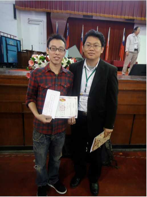 右:鄭偉杰副研究員,左:蔡志偉 右:鄭偉杰副研究員,左:蔡志偉