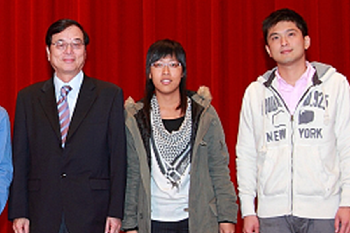 Yu Chen Lin won the 2009 Annual Meeting Chemical Society Dissertation Award