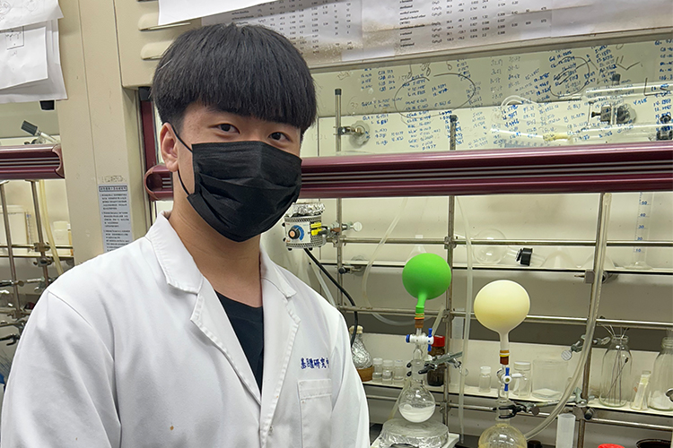 鄭偉杰實驗室呂子佑獲得115年度大專學生研究計畫 - 設計與合成新型 N-聚醣調節劑之多羥基吡咯烷骨架類似物